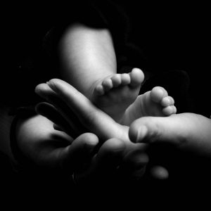 apres la seance photo grossesse, revenez pour une seance de naissance avec votre nouveau ne